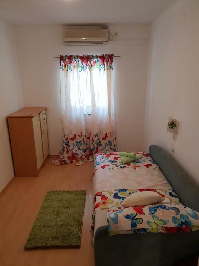 Apartman Dora Šmrika Eksteriør billede